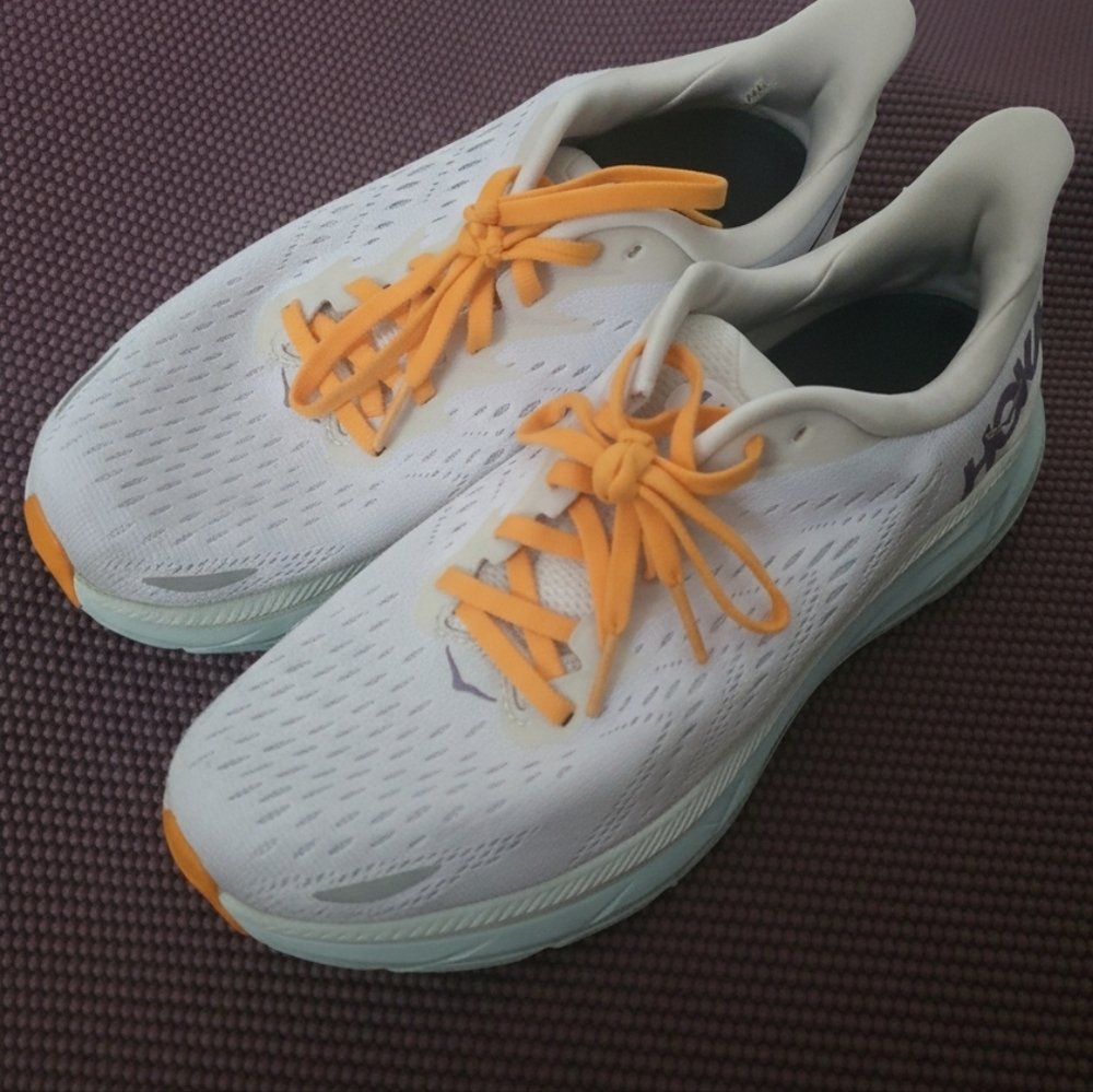 Hoka Clifton 8 Women's 9D
